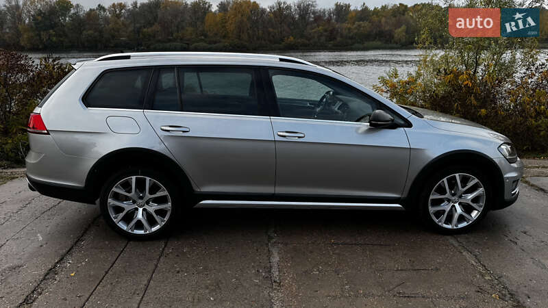 Универсал Volkswagen Golf Alltrack 2015 в Киеве