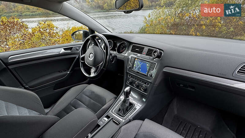 Универсал Volkswagen Golf Alltrack 2015 в Киеве