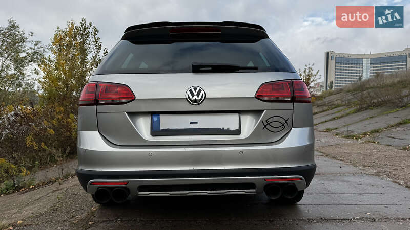 Универсал Volkswagen Golf Alltrack 2015 в Киеве
