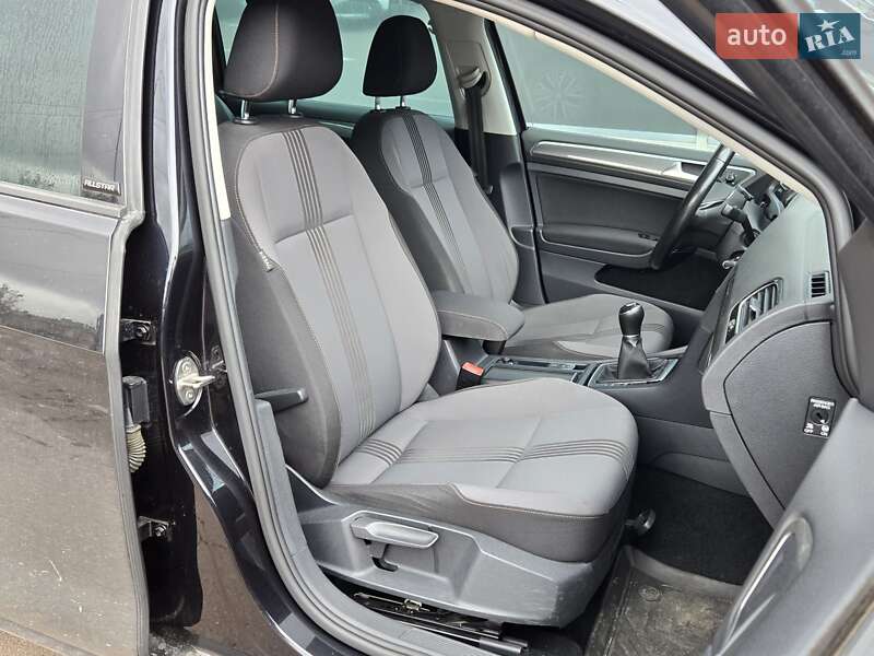 Универсал Volkswagen Golf Alltrack 2016 в Киеве