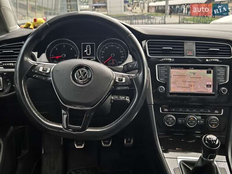 Универсал Volkswagen Golf Alltrack 2016 в Киеве