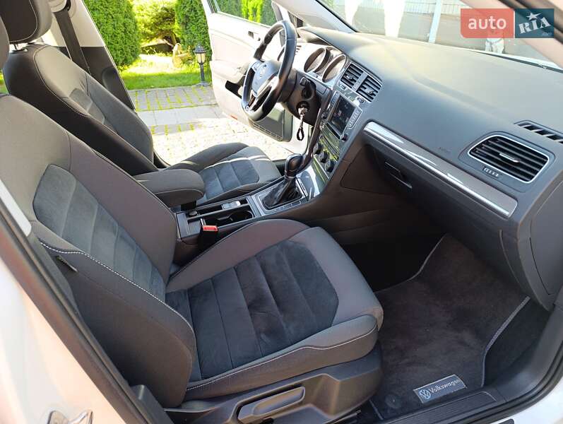 Универсал Volkswagen Golf Alltrack 2016 в Житомире