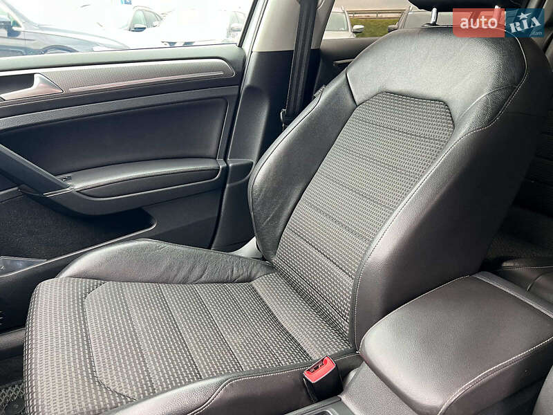 Універсал Volkswagen Golf Alltrack 2016 в Львові