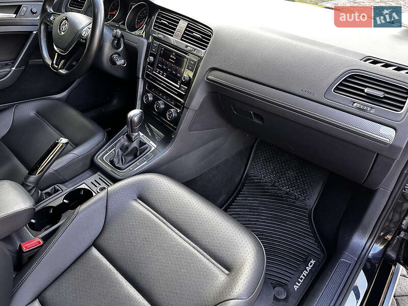 Универсал Volkswagen Golf Alltrack 2019 в Хусте