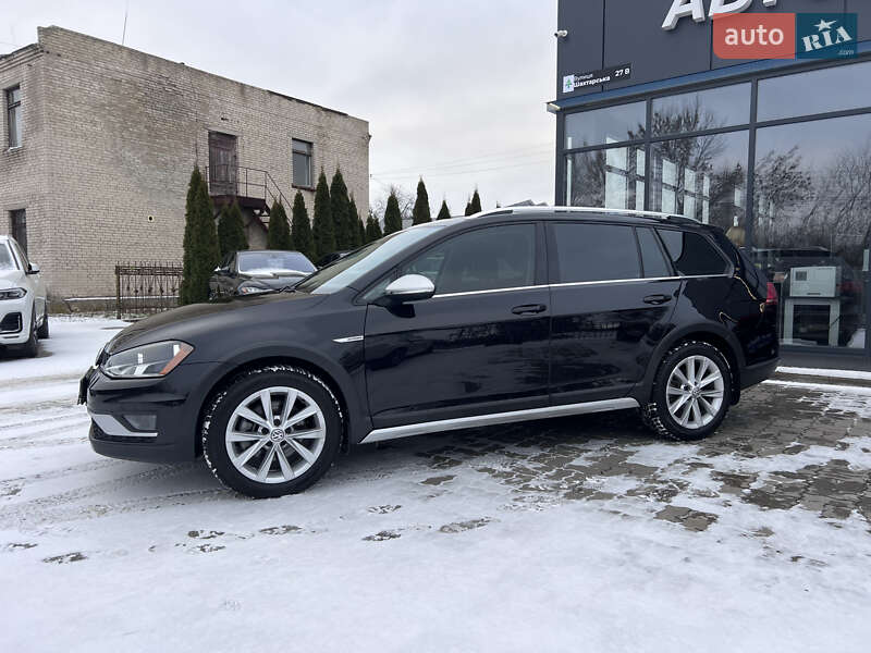 Универсал Volkswagen Golf Alltrack 2017 в Нововолынске