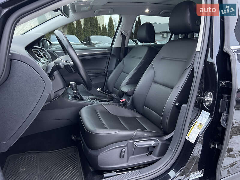 Универсал Volkswagen Golf Alltrack 2017 в Нововолынске