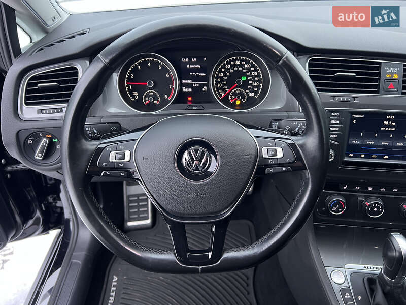 Универсал Volkswagen Golf Alltrack 2017 в Нововолынске