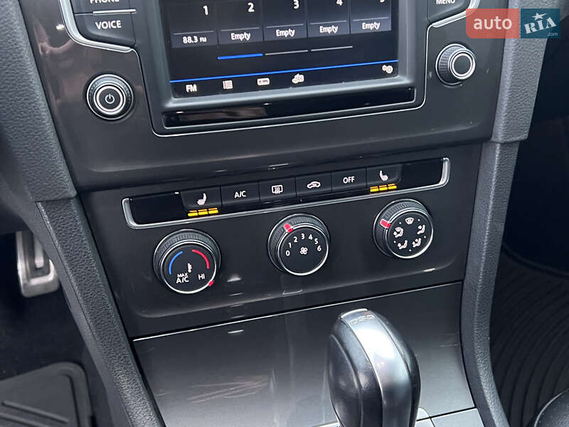 Универсал Volkswagen Golf Alltrack 2017 в Нововолынске