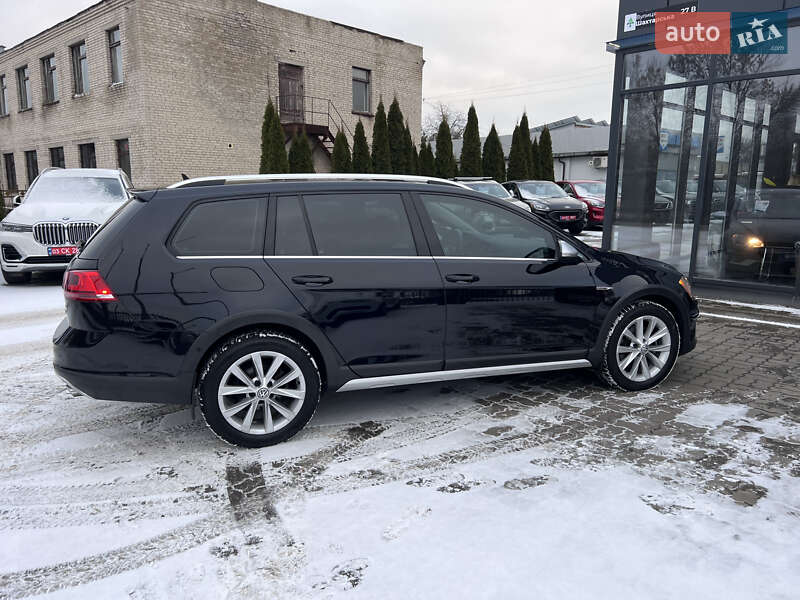 Универсал Volkswagen Golf Alltrack 2017 в Нововолынске