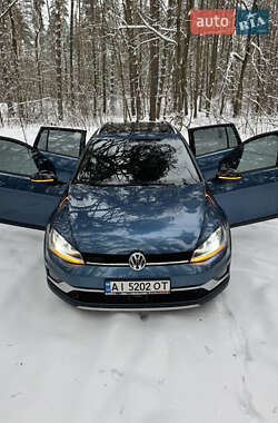Универсал Volkswagen Golf Alltrack 2016 в Ирпене