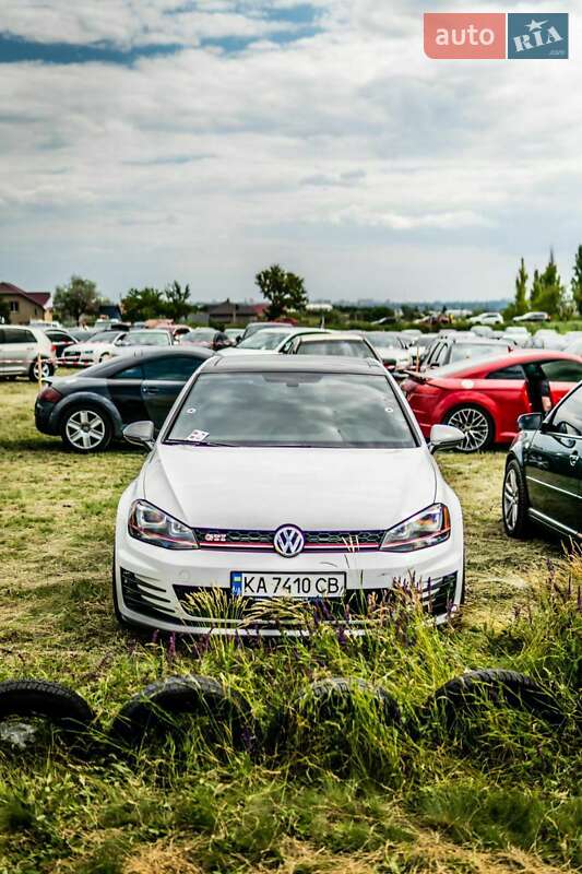 Хетчбек Volkswagen Golf GTI 2017 в Чернігові