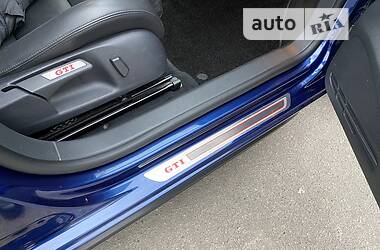 Хетчбек Volkswagen Golf GTI 2011 в 