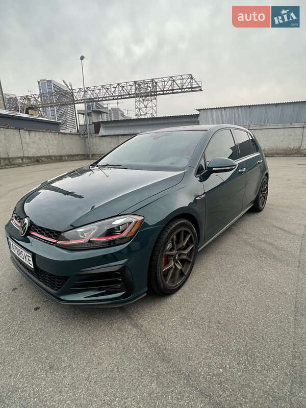 Хетчбек Volkswagen Golf GTI 2017 в Києві