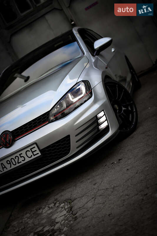 Хэтчбек Volkswagen Golf GTI 2014 в Киеве