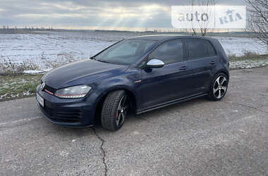 Хэтчбек Volkswagen Golf GTI 2015 в Киеве