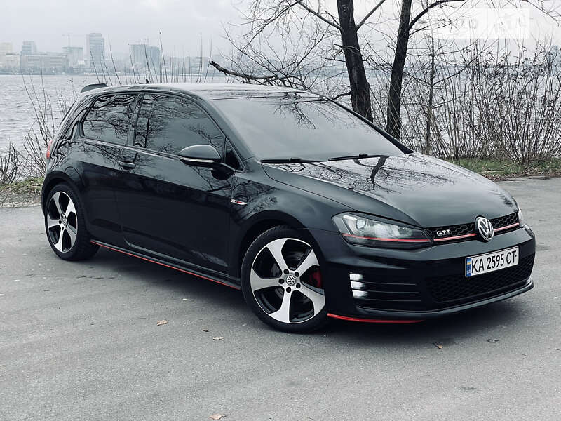 Хетчбек Volkswagen Golf GTI 2015 в 