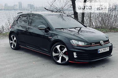 Хетчбек Volkswagen Golf GTI 2015 в 