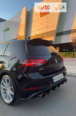 Хэтчбек Volkswagen Golf GTI 2018 в Киеве