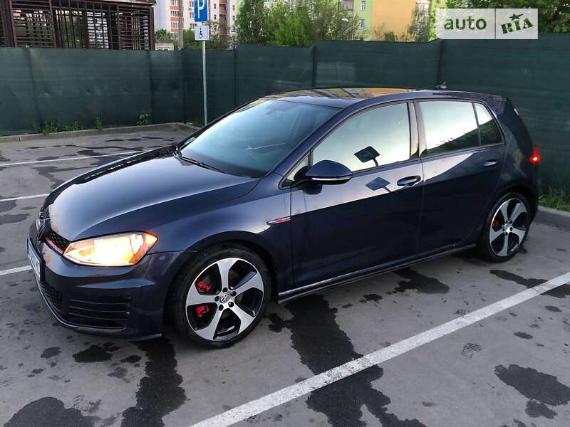 Хэтчбек Volkswagen Golf GTI 2015 в Киеве