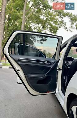 Хэтчбек Volkswagen Golf GTI 2016 в 