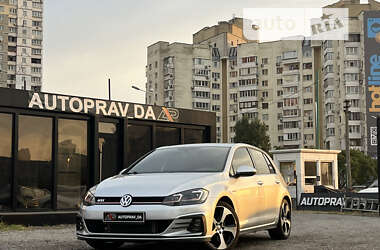 Хэтчбек Volkswagen Golf GTI 2015 в Киеве