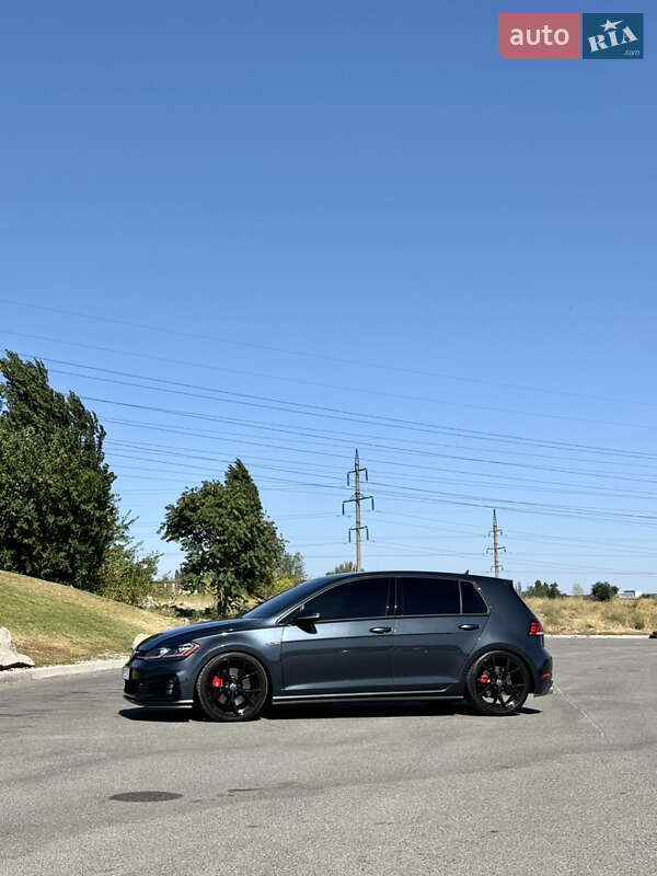 Хэтчбек Volkswagen Golf GTI 2019 в Днепре