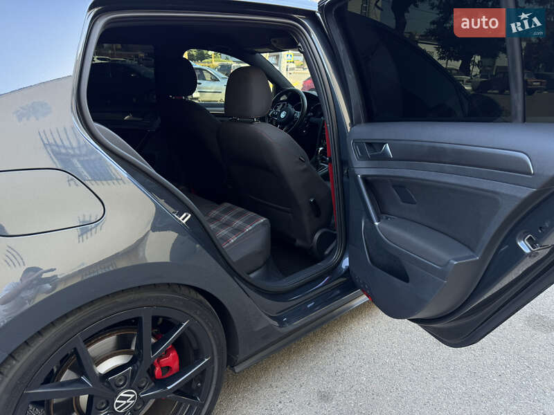 Хэтчбек Volkswagen Golf GTI 2019 в Днепре