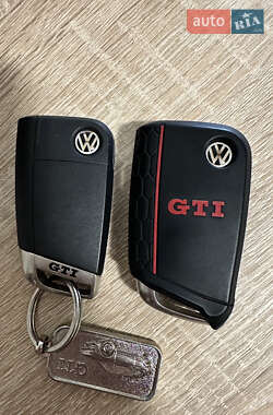 Хэтчбек Volkswagen Golf GTI 2014 в 