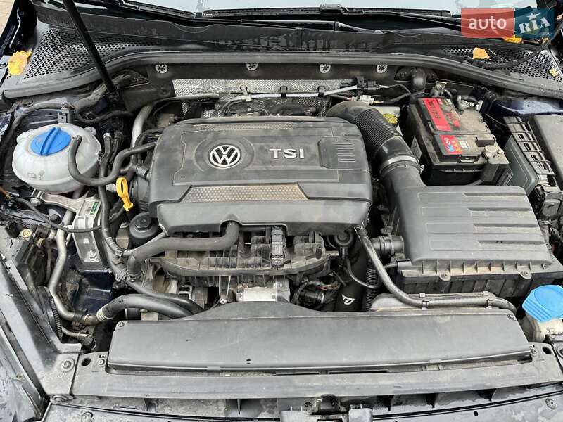 Хэтчбек Volkswagen Golf GTI 2015 в Киеве