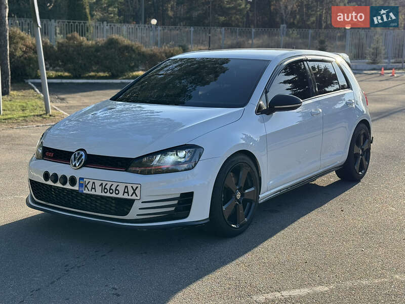 Хетчбек Volkswagen Golf GTI 2015 в Києві