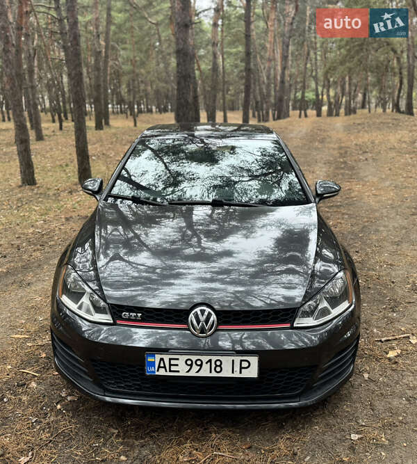 Хэтчбек Volkswagen Golf GTI 2015 в Днепре