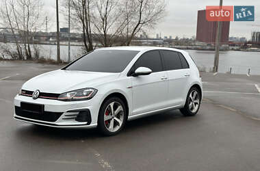 Хэтчбек Volkswagen Golf GTI 2020 в Киеве