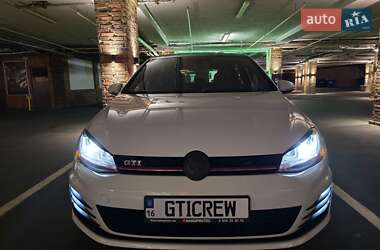 Хэтчбек Volkswagen Golf GTI 2014 в 