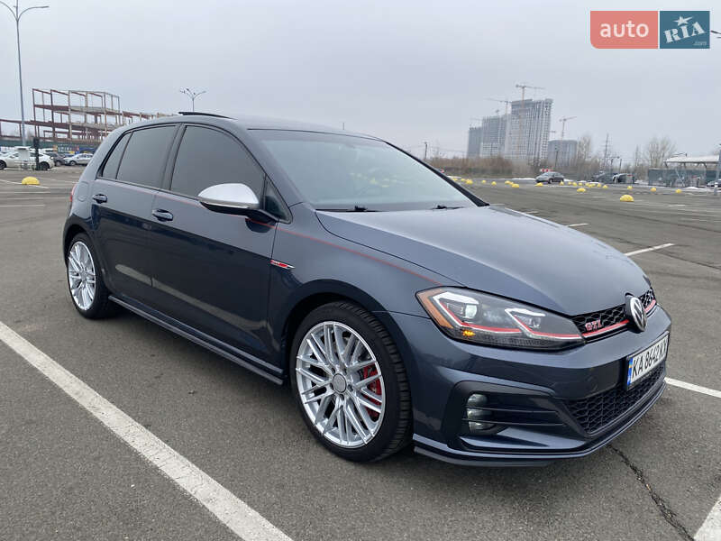 Хэтчбек Volkswagen Golf GTI 2020 в 