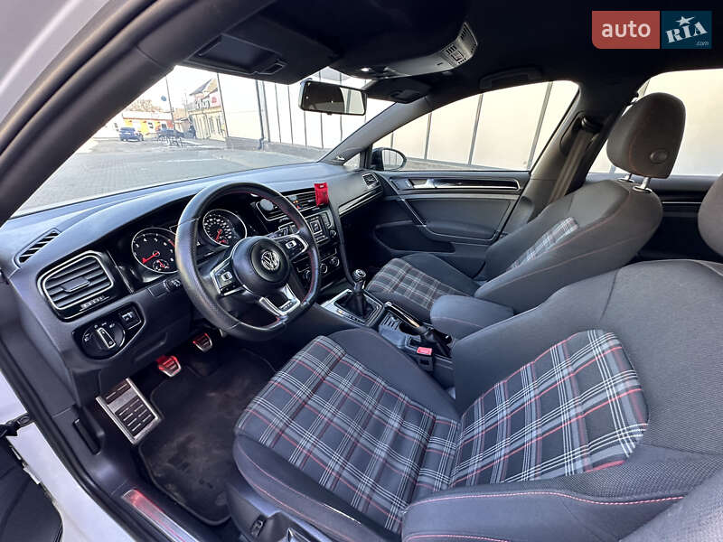 Хэтчбек Volkswagen Golf GTI 2015 в Пирятине