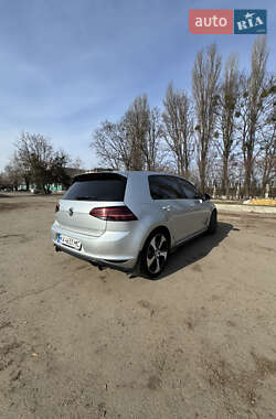 Хэтчбек Volkswagen Golf GTI 2017 в Киеве