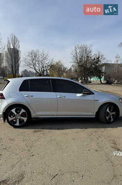 Хэтчбек Volkswagen Golf GTI 2017 в Киеве