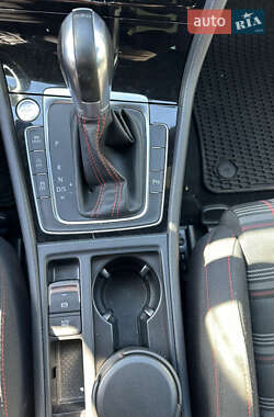 Хетчбек Volkswagen Golf GTI 2017 в 