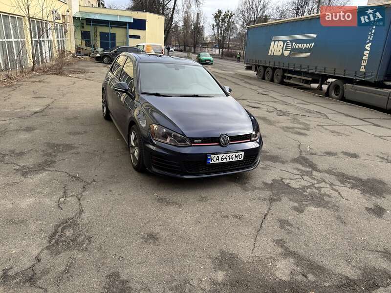Хетчбек Volkswagen Golf GTI 2015 в 