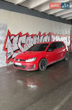 Хэтчбек Volkswagen Golf GTI 2016 в Киеве