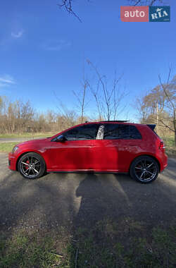 Хэтчбек Volkswagen Golf GTI 2014 в 