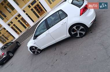 Хетчбек Volkswagen Golf GTI 2017 в 