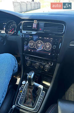 Хетчбек Volkswagen Golf GTI 2019 в 