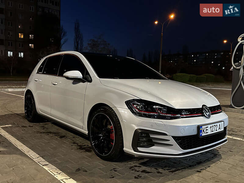 Хетчбек Volkswagen Golf GTI 2019 в 