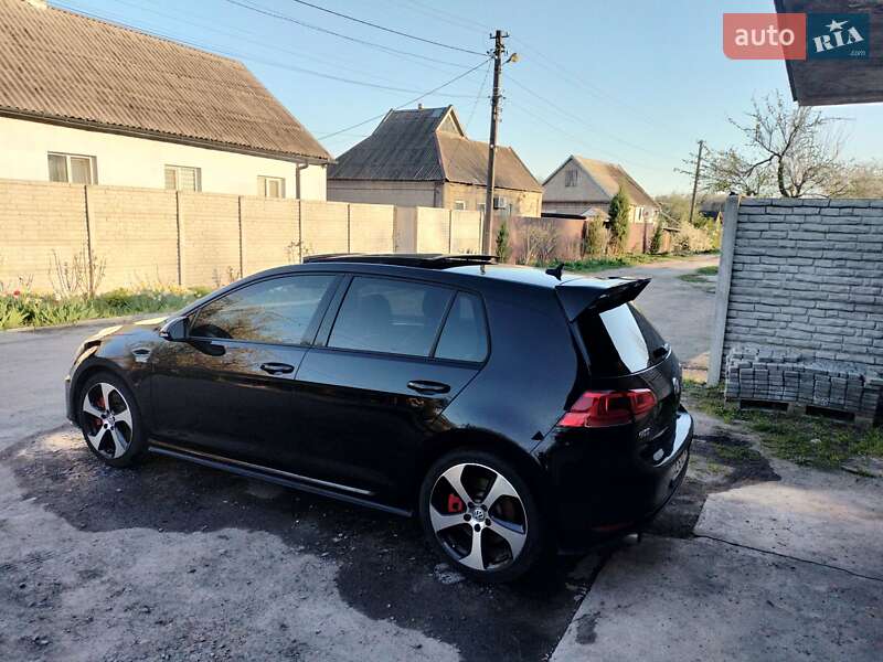 Хэтчбек Volkswagen Golf GTI 2015 в 