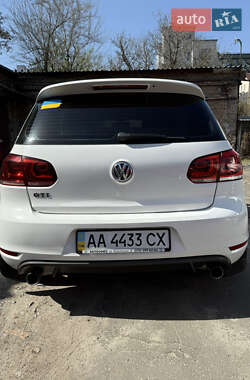 Хэтчбек Volkswagen Golf GTI 2011 в 