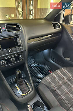 Хэтчбек Volkswagen Golf GTI 2010 в 