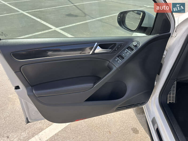 Хэтчбек Volkswagen Golf GTI 2013 в Киеве