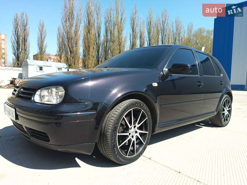 Хетчбек Volkswagen Golf GTI 2000 в 