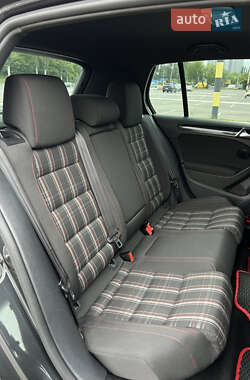Хетчбек Volkswagen Golf GTI 2011 в 